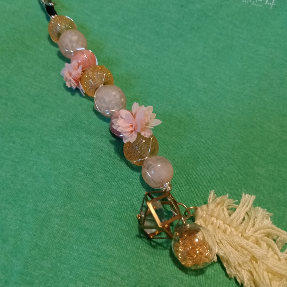 Elegant Gold and Pink Beaded Tassel Smoking Clip